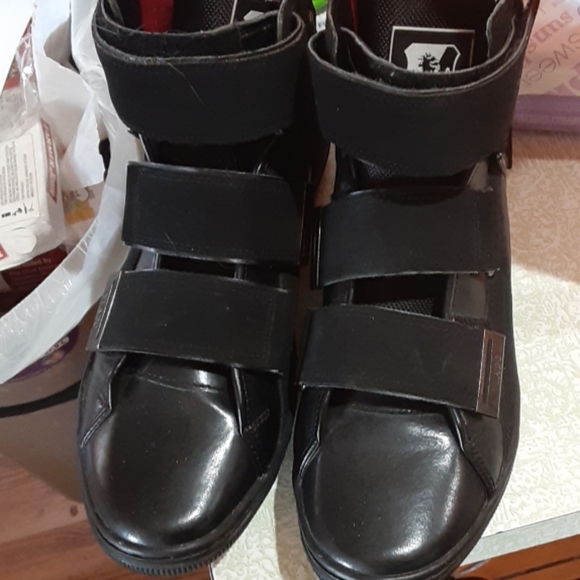 Shoes - Picture 3 of 3